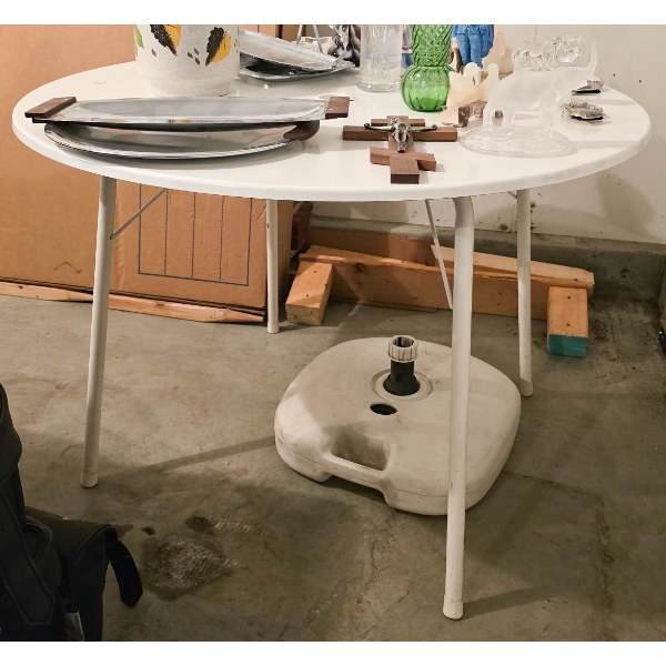 WHITE PATIO TABLE WITH UMBRELLA HOLDER
