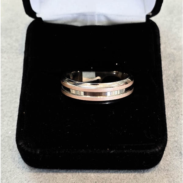 NEW MEN'S ROSE GOLD INSERT TITANIUM RING  - SIZE 10.5