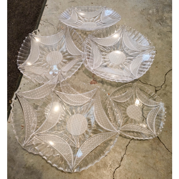 ASSORT. PLASTIC SERVING TRAYS