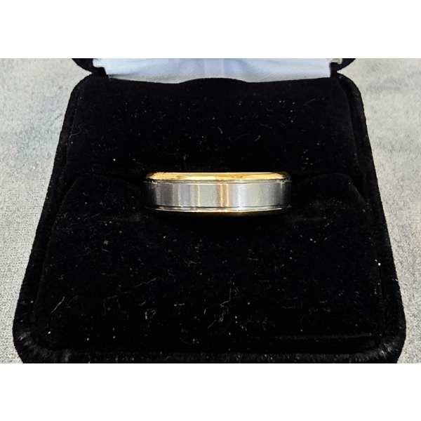 NEW 2 TONE TITANIUM MEN'S RING - SIZE 6