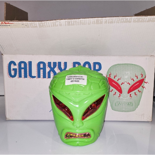 CASE OF ALIEN HEAD LIGHT UP CANDY DISPLAYS