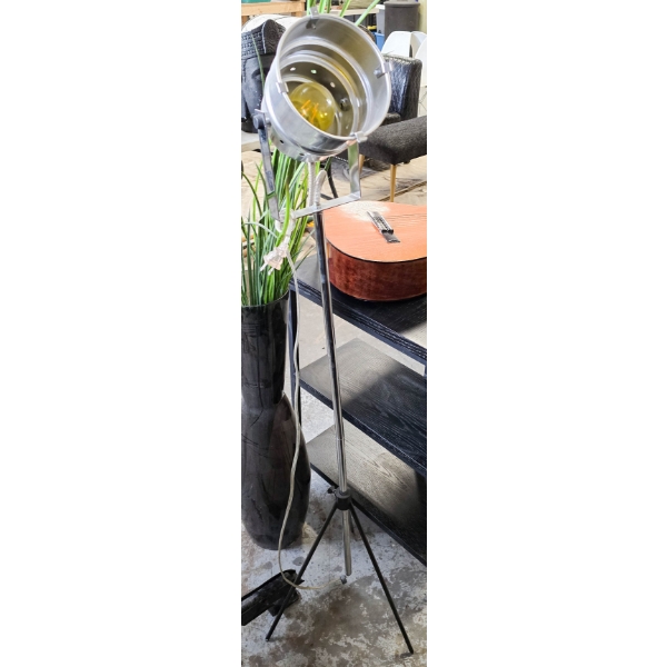 YELLOW PORTABLE STAGE LIGHT