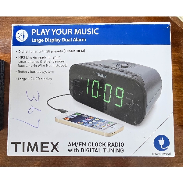 TIMEX AM/FM CLOCK RAFIO W/ DIGITAL TUNING