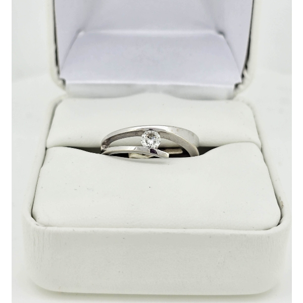 14K WHITE GOLD .21K DIAMOND RING