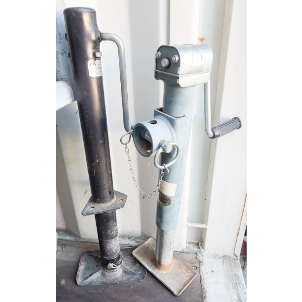 2 TRAILER JACKS