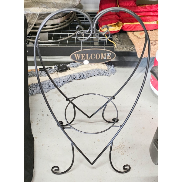 METAL WELCOME SIGN PLANT POT