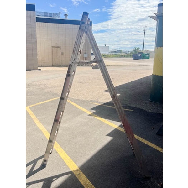 10 FT FEATHERLITE ALUMINUM STEP LADDER