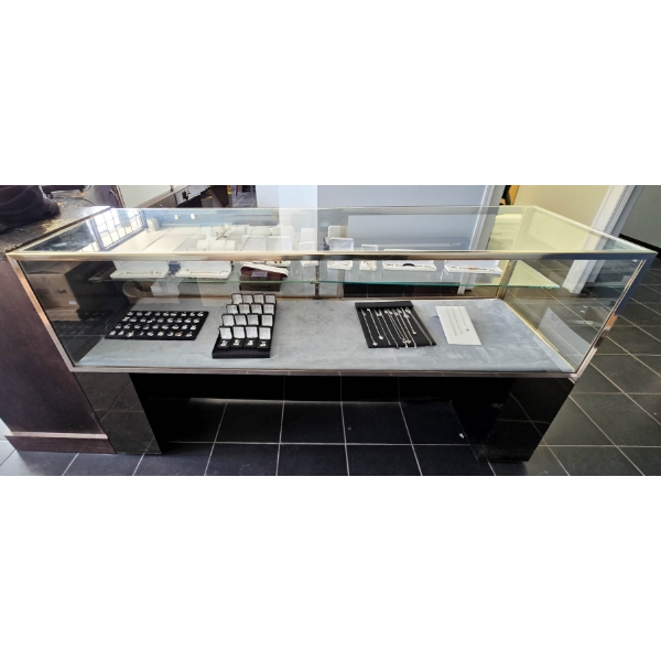 GLASS DISPLAY CASE WITH BLACK MIRROR BASE