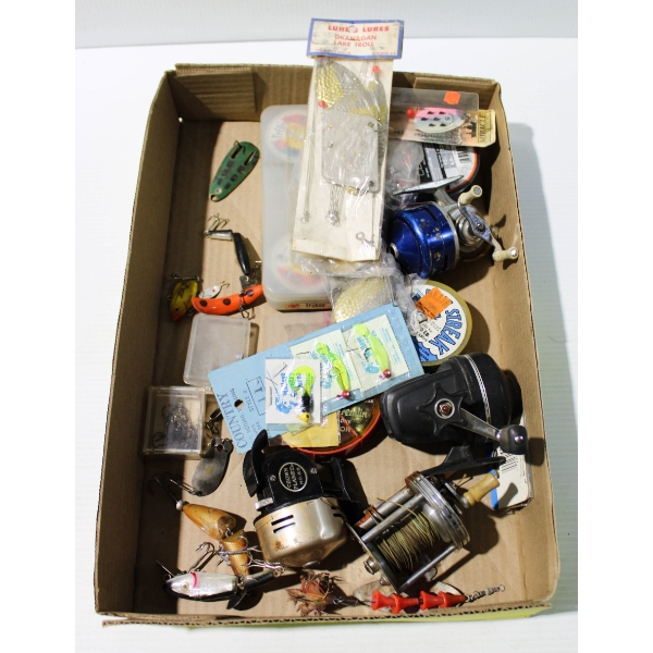 VINTAGE FISHING LURES & REELS