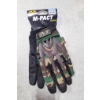 Image 1 : THE M-PACT WOODLAND CAMO GLOVE
