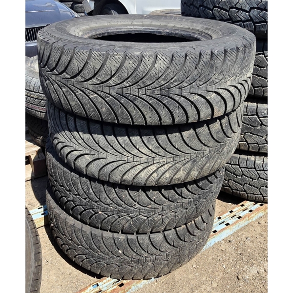 SET OF 4 GOOD YEAR ULTRAGRIP ICE 235/70 R16 TIRES