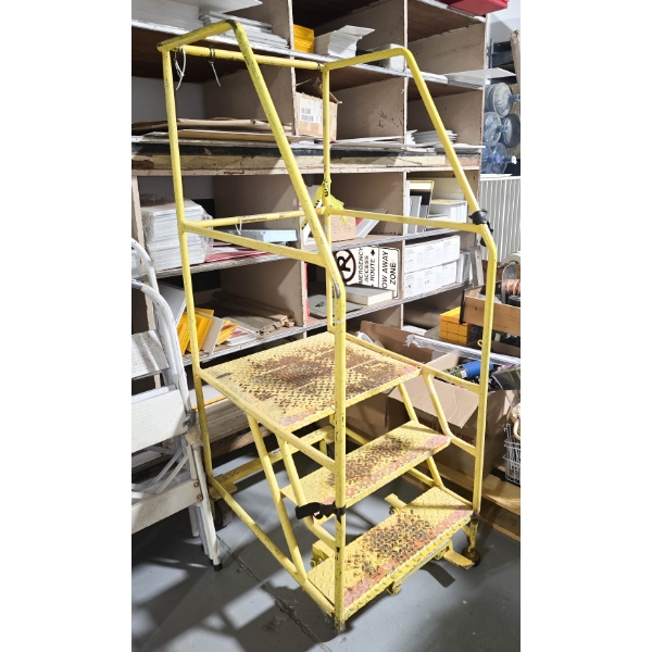 3 STEP METAL ROLLING STEP LADDER