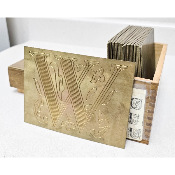 COMPLETE SET OF ORNAMENTAL LETTERING PLATES