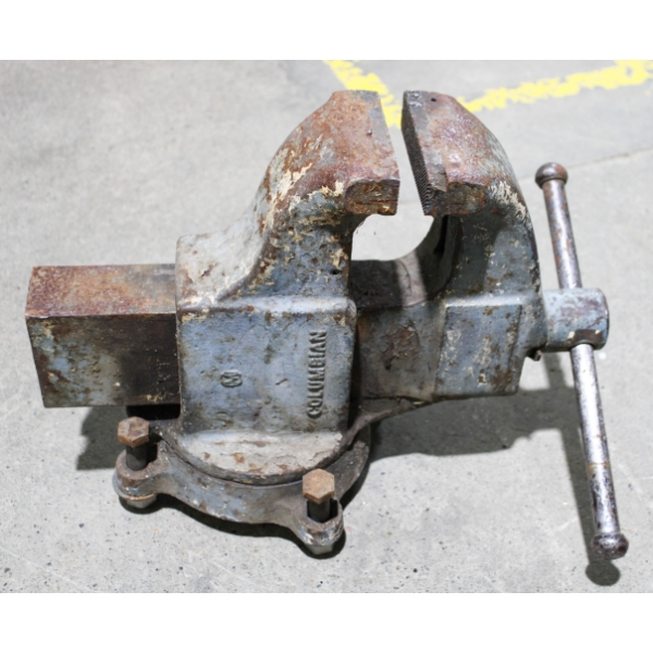 LARGE COLUMBIAN 4 1/2" ADJUSTABLE VISE