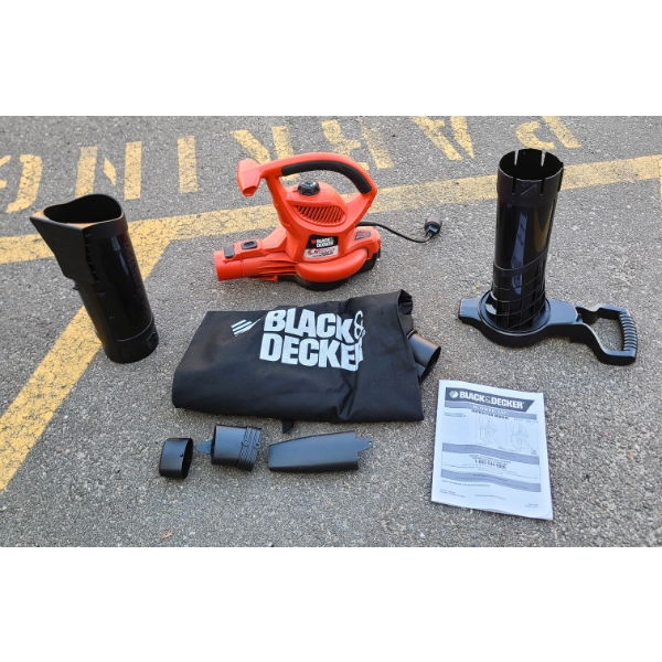 BLACK & DECKER LEAF HOG BLOWER W/ ATTACHMENTS
