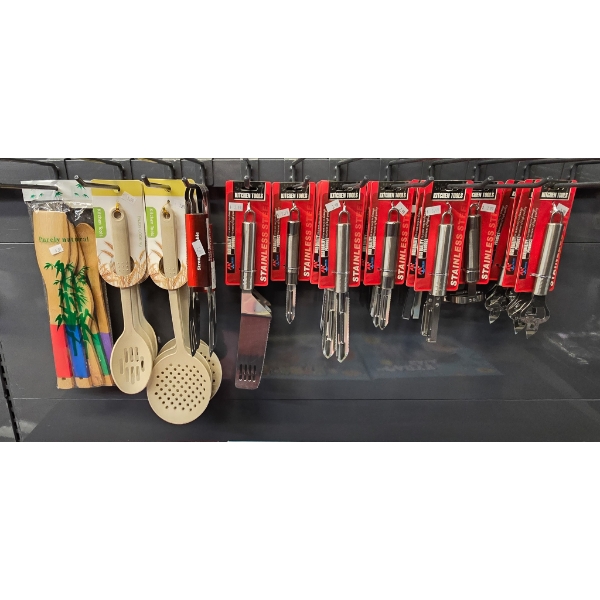 ASSORT. KITCHEN TOOLS AND ACCESSORIES