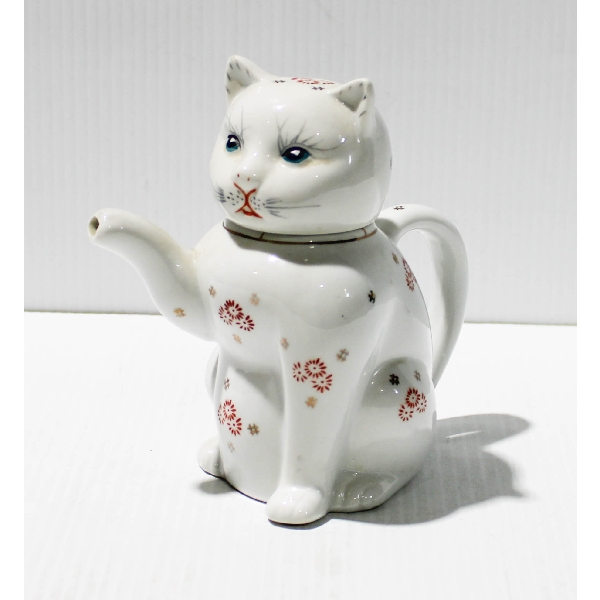 CERAMIC OLD STYLE LUCKY CAT TEAPOT