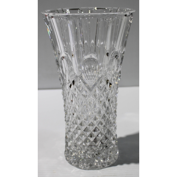9" H HEAVY CRYSTAL VASE
