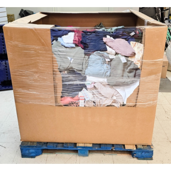 TARGET & DICK'S SPORTING GOODS CLOTHING PALLET - 780 PC