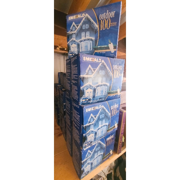 17 x NEW EMERALD 100 OUTDOOR ICICLE LIGHTS