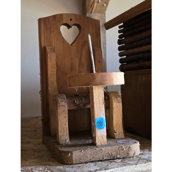 SQUIRREL FEEDER CHAIR WITH HEART