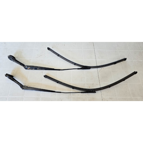 SALVAGE WINDSHIELD WIPERS FOR 2017 FORD FOCUS