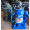 Image 1 : 3 ASSORT. BOTTLE JACKS