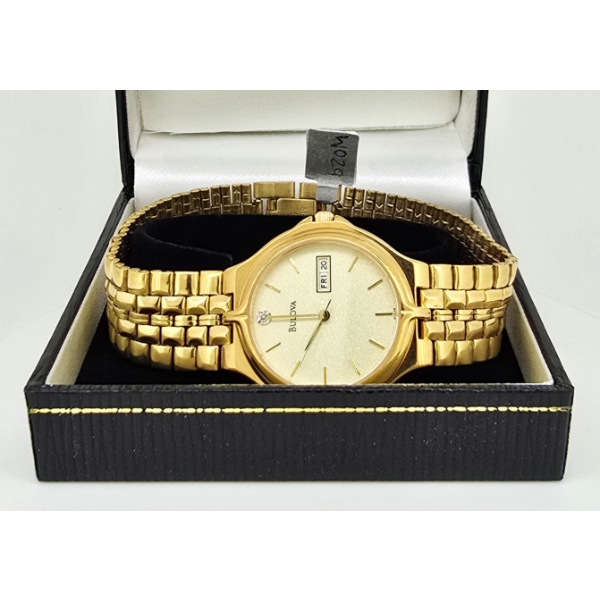 BULOVA GOLD TONE MENS WRIST WATCH W/ DIAMOND