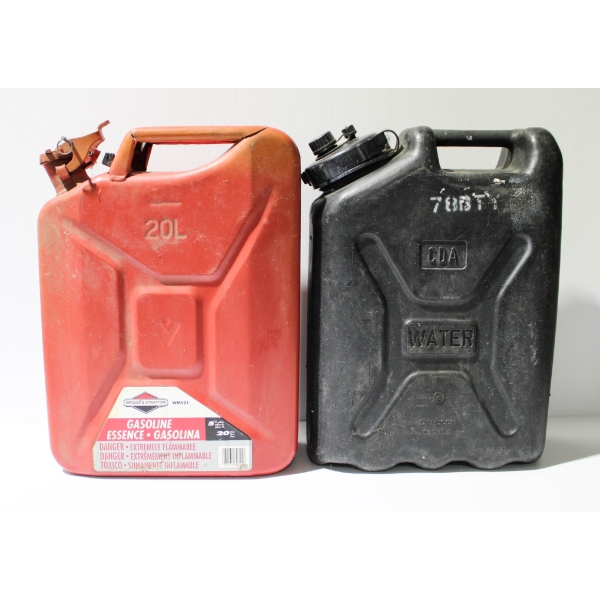 BRIGGS & STRATTON 20L GAS CAN + WATER CAN