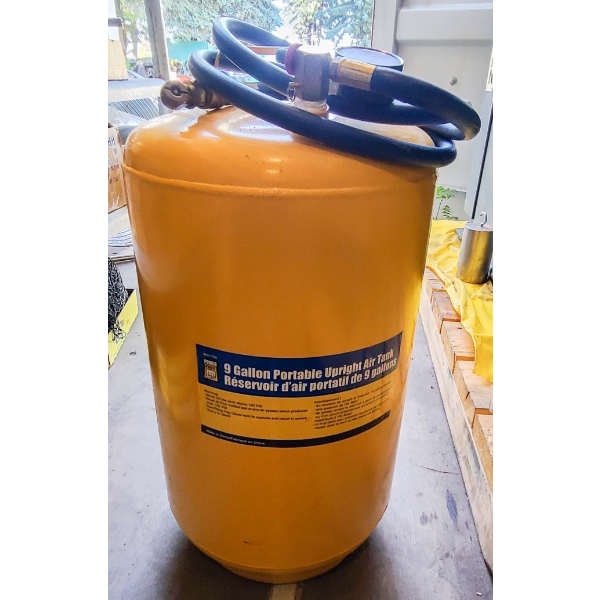 9 GALLON PORTABLE UPRIGHT AIR TANK