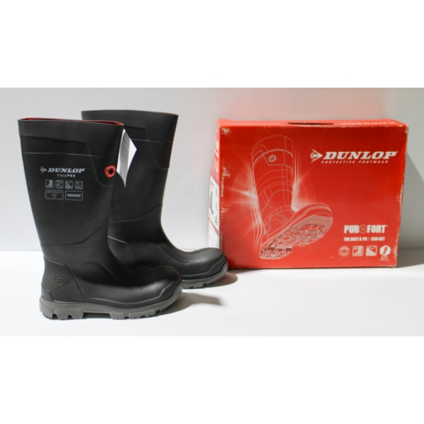 NEW PAIR OF DUNLOP FIELDPRO SERIES SIZE SIX SAFETY BOOTS