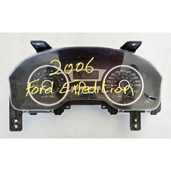 SALVAGE DASHBOARD FOR 2006 FORD EXPEDITION