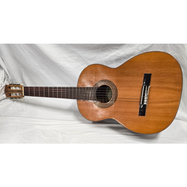 SUZUKI ACOUSTIC GUITAR