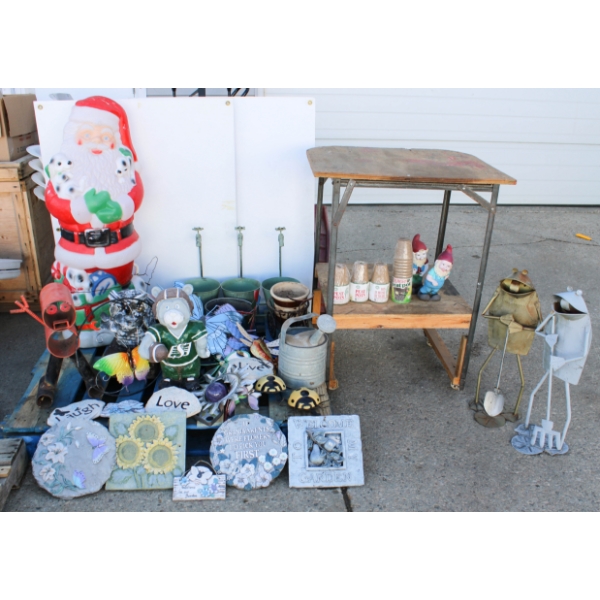 GARDEN WOODEN POTTING TABLE & LAWN/GARDEN ORNAMENTS