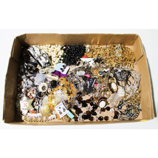 ESTATE COSTUME JEWELRY COLLECTION