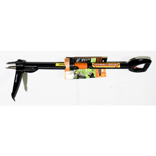 NEW FISKARS 4 CLAW EXTENDIBLE WEED PULLER