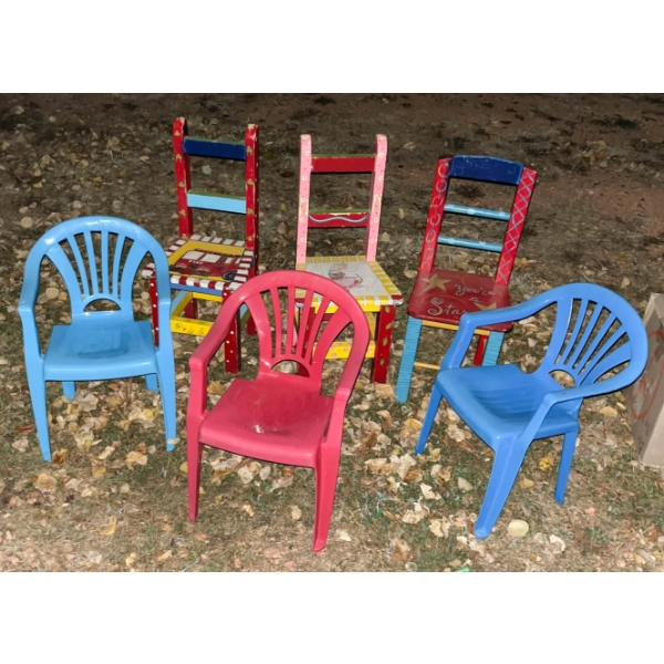 WOODEN & PLASTIC CHILDREN'S CHAIRS
