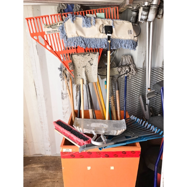 ASSORTED SHOP CLEANING AND OUTDOOR YARD TOOLS