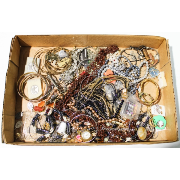 ESTATE COSTUME JEWELRY COLLECTION