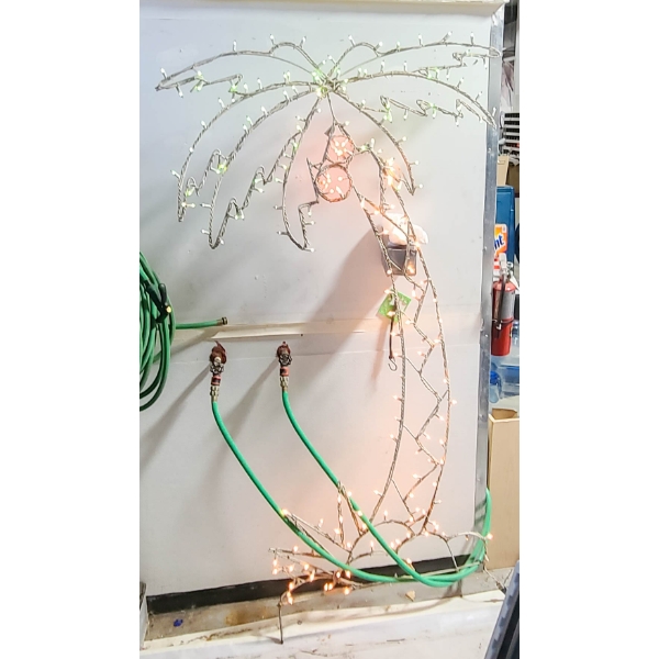 8 FT METAL FRAMED LIGHTED PALM TREE