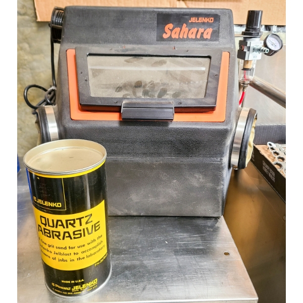 JELENKO SAHARA SAND BLASTER CABINET W/ SAND