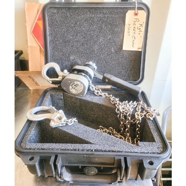 KITO HALF TON MINI CHAIN HOIST  W/ HEAVY DUTY CASE