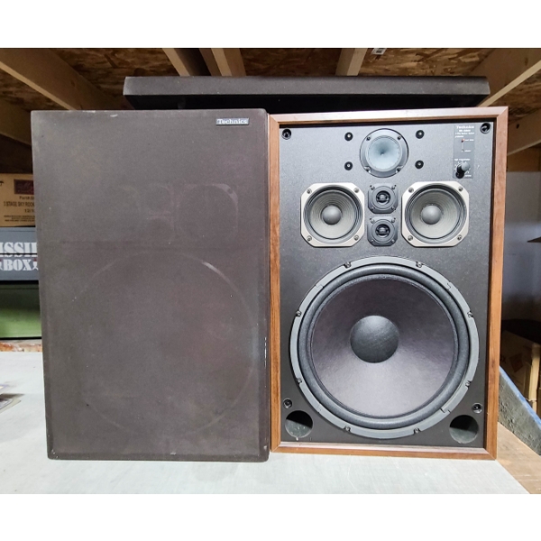 2 TECHNICS MODEL SB-G500 4-WAY SPEAKERS
