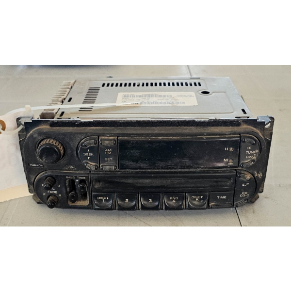 SALVAGED RADIO/ PLAYER FOR 2002 JEEP