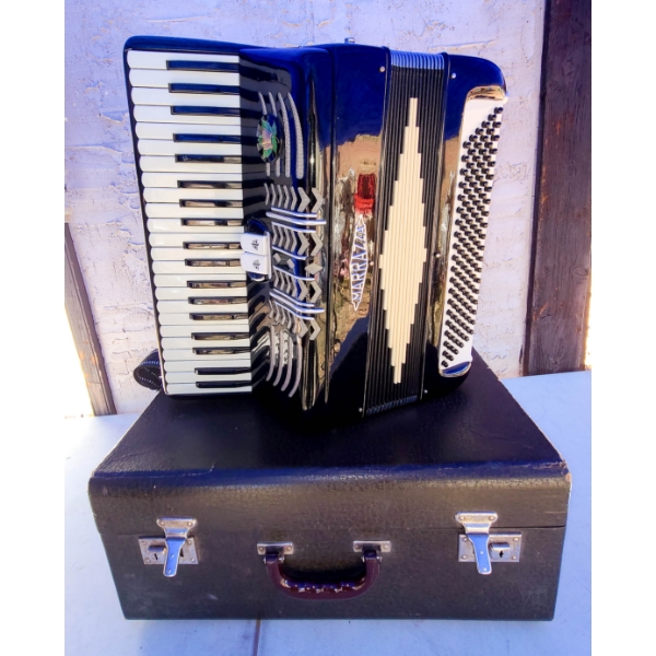VINTAGE MARRAZZA ACCORDION MADE IN ITALY W/ HARD CASE
