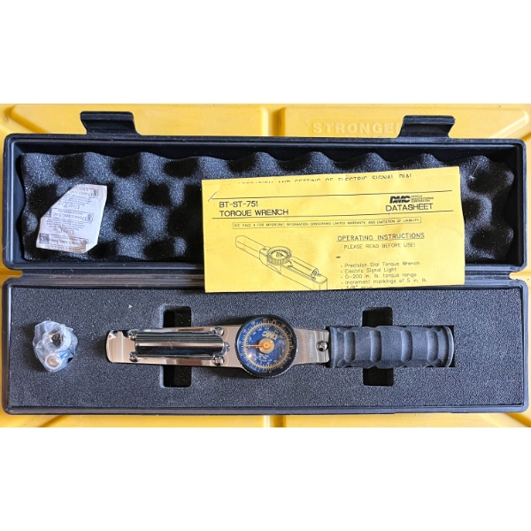 3/8" DIAL TORQUE WRENCH w/ CASE