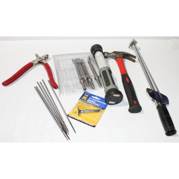 ASSORT. TOOLS INC. HAMMER / LIGHT & FILES