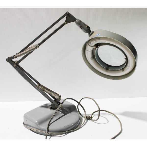 MAGNIFYING LAMP W/ STAND