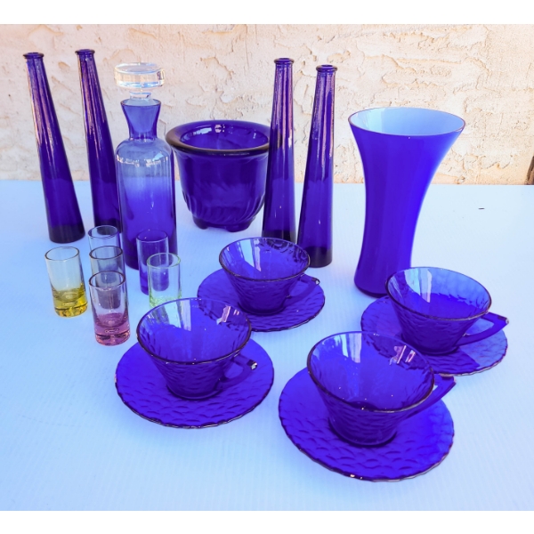 COLORED GLASS TABLEWARE SETS 