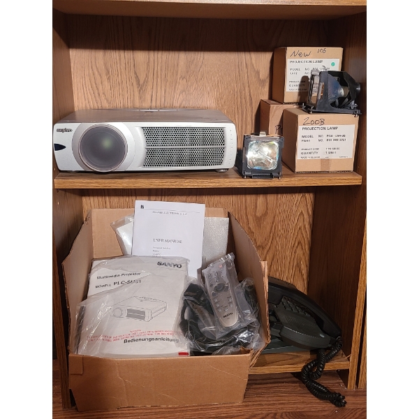 SANYO PRO X MULTIVERSE PROJECTOR W/ ACCESSORIES 